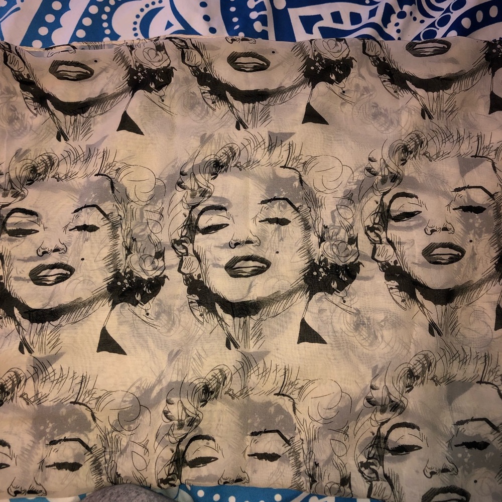 Marylin Monroe chiffon scarf